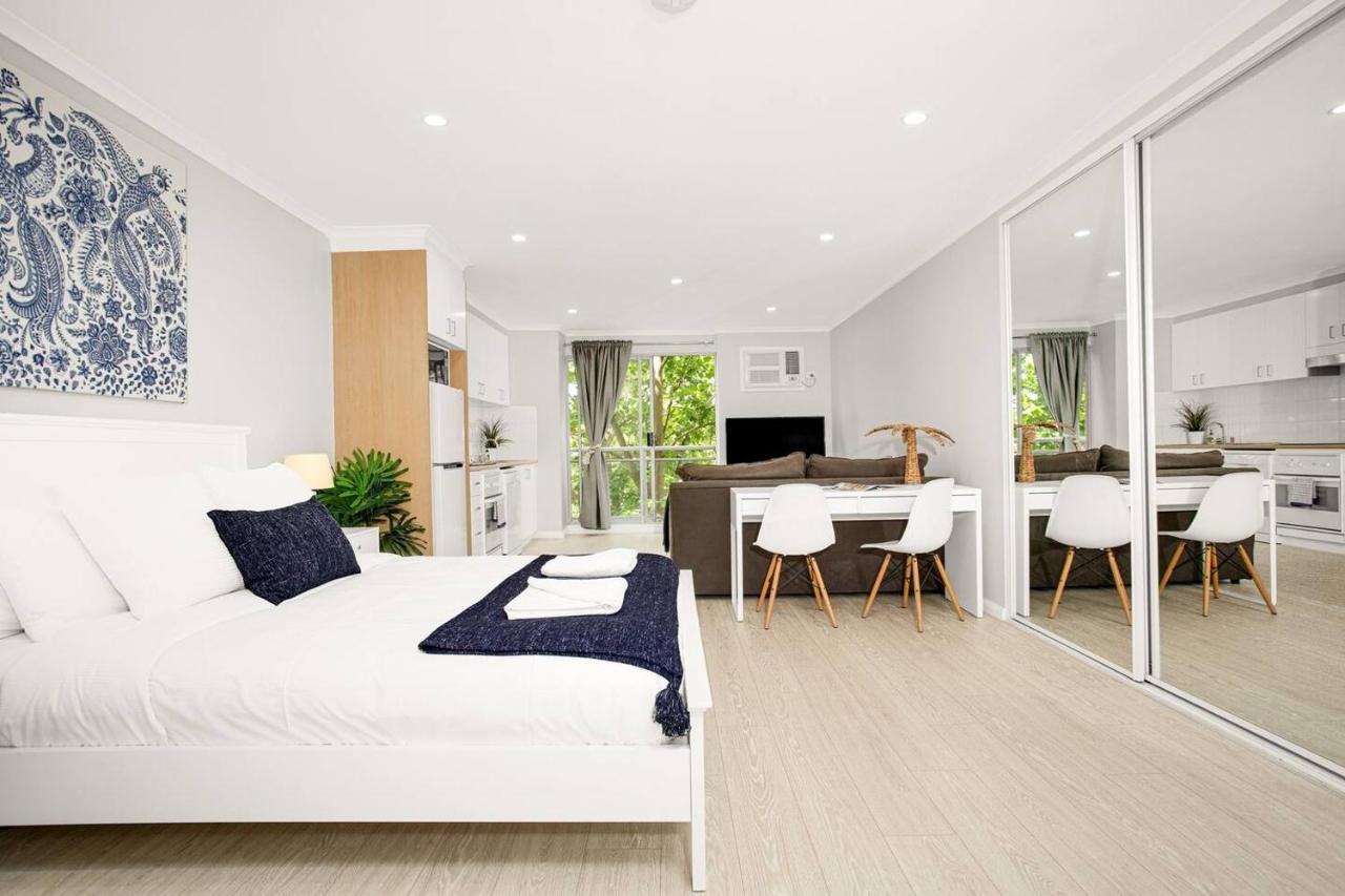 'the Crows Nest' Spacious With Balcony Apartment *