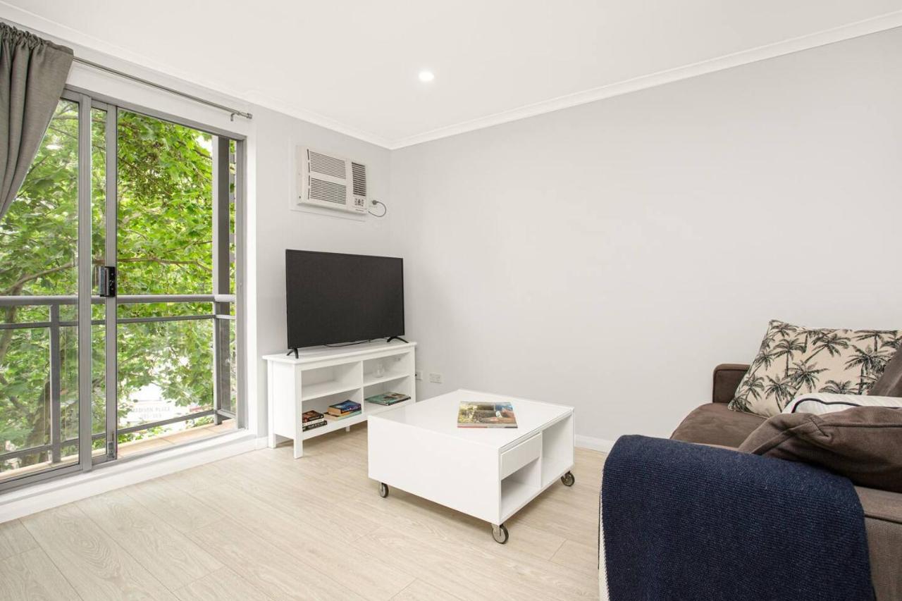 'the Crows Nest' Spacious With Balcony Apartment Sydney