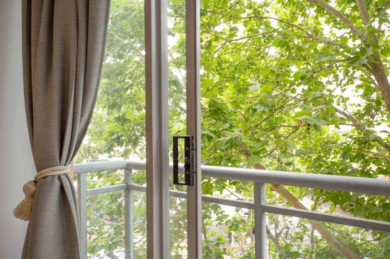 'the Crows Nest' Spacious With Balcony Sydney